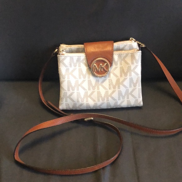 Michael Kors Cross Shoulder Bag - Picture 4 of 15